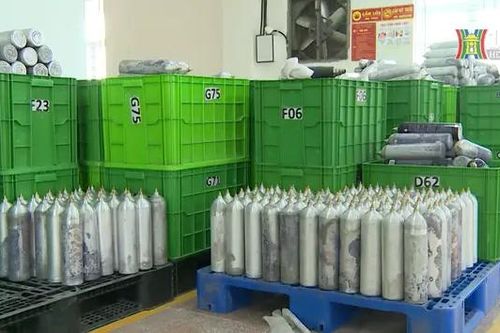 Vạch trần thủ đoạn tiêu thụ hàng ngàn tấn 'khí cười'