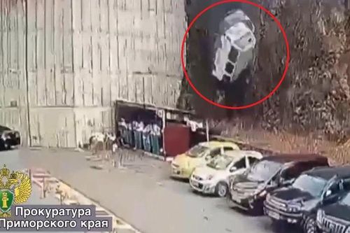 Clip: Xe ô tô rơi từ độ cao 12 mét xuống vách đá, 2 người thương vong
