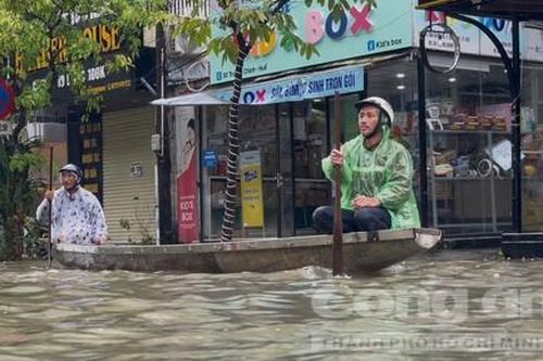 Thừa Thiên Huế: Mưa lớn, nước lũ lên nhanh, ngập úng trên diện rộng