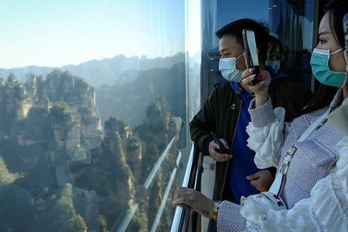 Nơi 'tứ bề mây phủ' ở Trung Quốc, có thang máy cao nhất thế giới