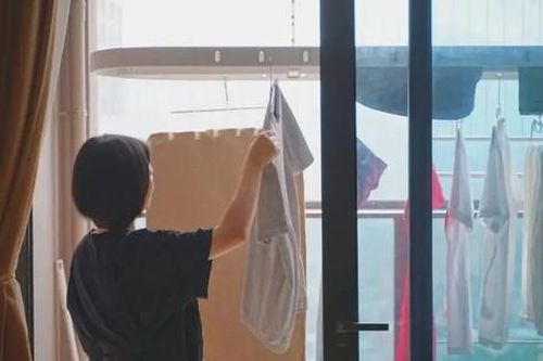 Quần áo phơi trong trời mát, ít nắng có tốt hay không? Thì ra lâu nay nhiều người vẫn đang hiểu sai