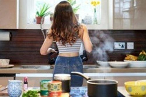 Bữa cơm chiều và lời nhắc nhở 'định mệnh' của người hàng xóm khiến bà mẹ truyền thống thay đổi hoàn toàn cách dạy con