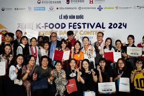 Rực rỡ sắc màu ẩm thực và âm nhạc với Lễ hội K-Food tại Con tàu tri thức HIU