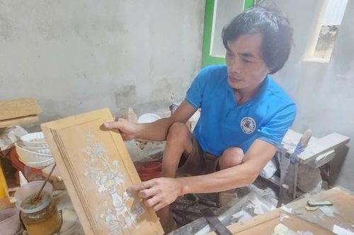 Vợ chồng khuyết tật và những sản phẩm thủ công đặc biệt làm đẹp cho đời