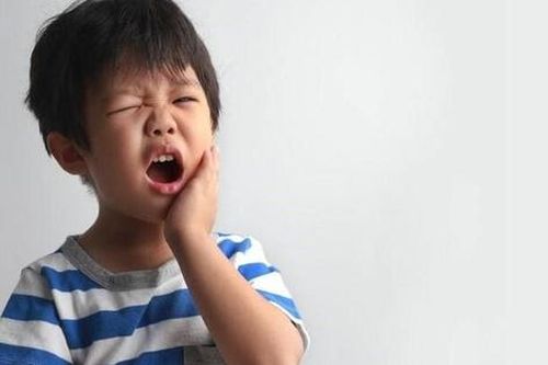 Trẻ bị viêm lợi sưng đỏ nên ăn gì để nhanh khỏi?