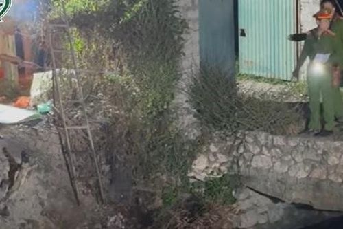 Đau xót cảnh 4 người trong gia đình tử vong ôm chặt nhau dưới mương nước lúc gặp nạn