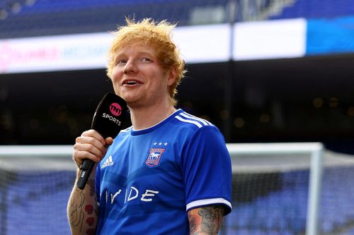 Ed Sheeran gây xôn xao với pha 'ngắt lời' HLV MU