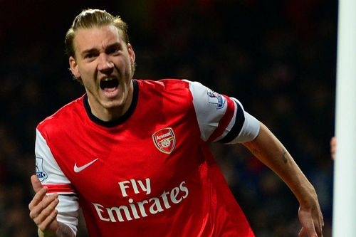 Bendtner suýt bị đâm trên phố