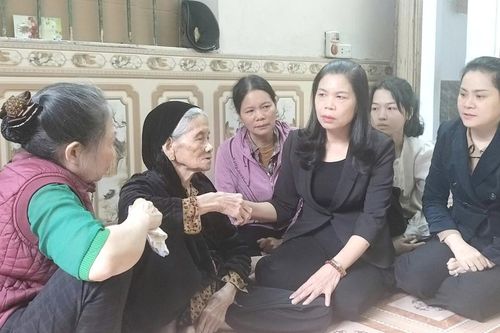 Hà Nội: Lãnh đạo MTTQ TP thăm hỏi gia đình 4 nạn nhân tử vong tại Chương Mỹ