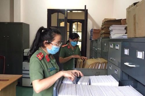 Bố trí cán bộ chuyên trách thực hiện lưu trữ tài liệu hình thành phổ biến trong Công an nhân dân