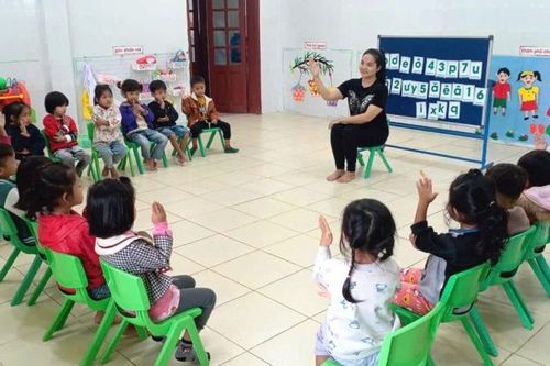 Thừa Thiên Huế: Nước lũ còn cao, học sinh tiếp tục nghỉ học