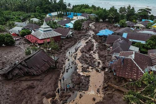 Indonesia khẩn trương tìm kiếm 7 nạn nhân mất tích do lũ quét và lở đất