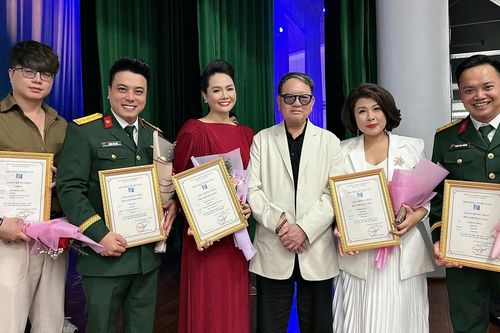 Lương Nguyệt Anh giành Huy chương Vàng Liên hoan âm nhạc toàn quốc với ca khúc tự sáng tác về Trường Sa