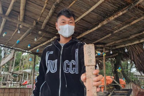 Người dân phát hiện vật thể lạ trên bãi biển Hội An