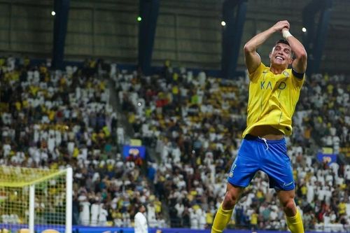 Bác sĩ thẩm mỹ kiện Ronaldo 'quỵt' 40.000 bảng Anh