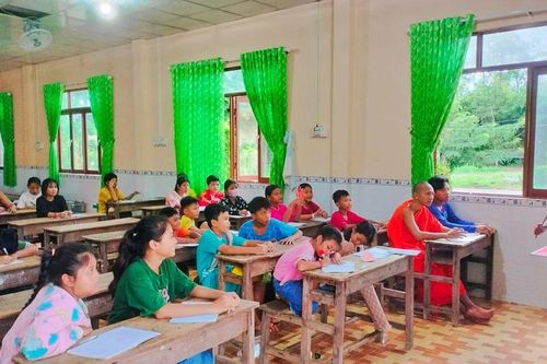 Cà Mau chi hơn 400 triệu đồng hỗ trợ dạy chữ dân tộc thiểu số