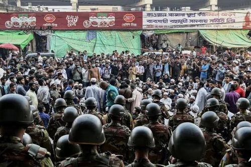 Người biểu tình Bangladesh bao vây đòi đóng cửa tờ báo quan trọng