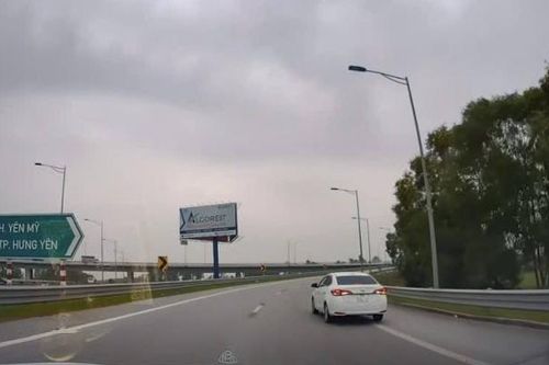 Xử phạt tài xế điều khiển ô tô đi lùi tại lối ra cao tốc