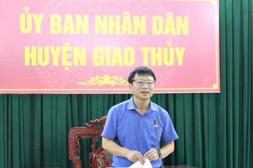 Phó Chủ tịch UBND huyện Giao Thủy Vũ Văn Chương hết lòng với chương trình nông thôn mới