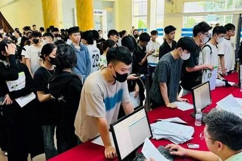 Thả nổi đào tạo văn bằng 2 tiếng Anh: Sinh viên 'chết' đứng, trường 'phủi tay'