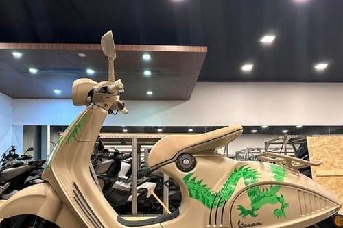 Vespa 946 phiên bản Rồng hết sốt, rớt giá 200 triệu đồng