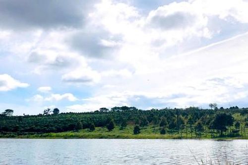 Cùng bạn đi tắm hồ, nam sinh lớp 6 đuối nước tử vong