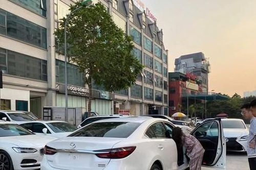 Thị trường ô tô cuối năm: Xe cũ tầm giá hơn 500 triệu hút khách