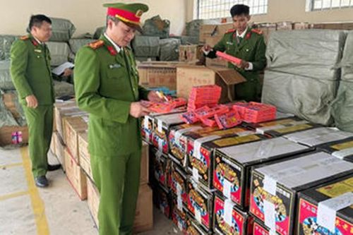 Bóc gỡ đường dây mua bán pháo nổ số lượng cực lớn