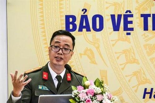 Công an cảnh báo trẻ dùng điện thoại bị bắt nạt trực tuyến