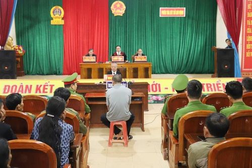 Nghịch tử đánh bố gãy tay để đòi tiền mua xe máy