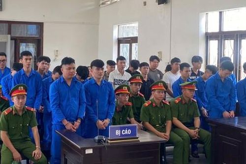 Lái xe lao thẳng vào nhóm 'đối thủ' khiến 2 người tử vong