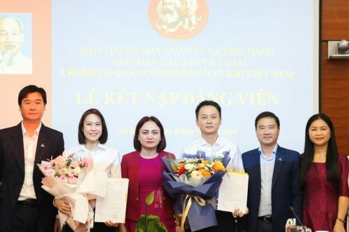 Chi bộ Cơ quan Công đoàn Dầu khí Việt Nam kết nạp đảng viên mới