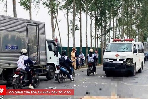 Nam sinh lớp 11 tử vong sau va chạm với xe cứu thương
