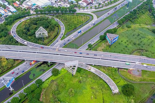 Cỏ mọc bên đường nối cao tốc TPHCM - Trung Lương dang dở sau 9 năm khởi công