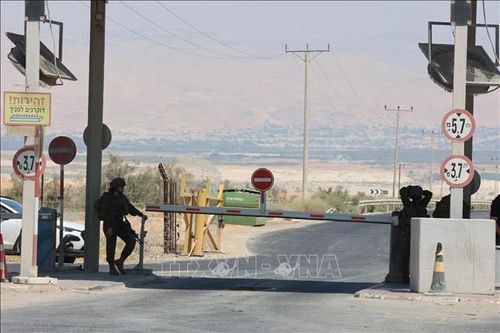 Quân đội Israel 'lên dây cót' dựng hàng rào biên giới với nước láng giềng