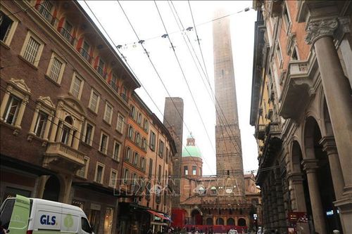 Độc đáo thành phố tháp Bologna ở Italy