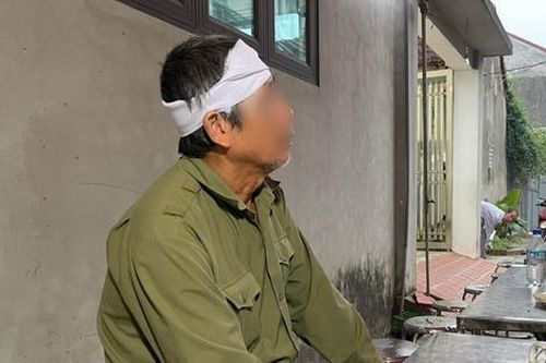Vụ 4 người trong một gia đình tử vong dưới mương nước: Người thân bần thần trong tang lễ