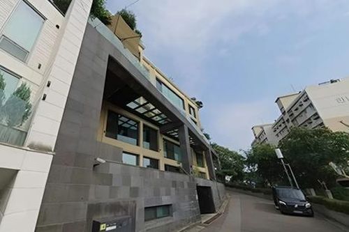 Nam ca sĩ nổi tiếng hàng đầu showbiz bị tịch thu biệt thự tiền tỷ