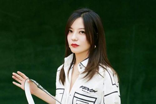 Triệu Vy nghèo đến mức không có tiền nộp phạt 50 triệu?