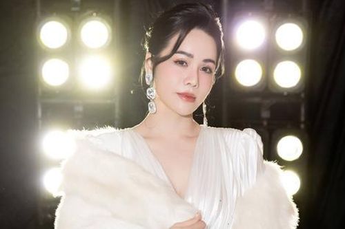 Ảnh hạnh phúc của Nhật Kim Anh bên người đặc biệt gây sốt