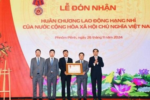 15 năm vững bước tại Campuchia, Metfone nhận Huân chương Lao động hạng Nhì
