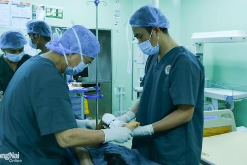 Phẫu thuật kéo dài chân thêm 7cm cho bé gái 6 tuổi