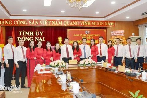 Không ngừng nghiên cứu, học tập để mỗi sản phẩm trong công việc của người đảng viên kết tinh trí tuệ, tâm huyết