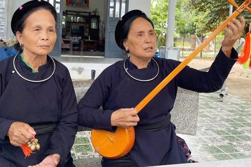 Người Tày ở Ia Trốk giữ gìn làn điệu hát then