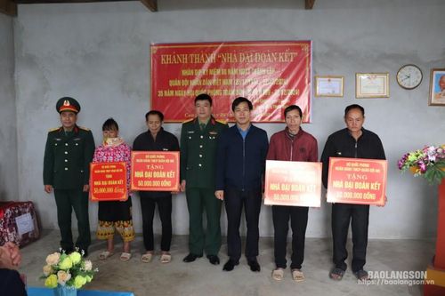 Cao Lộc: Khánh thành và bàn giao 4 nhà đại đoàn kết
