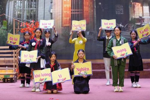 Sôi nổi chương trình giao lưu, sáng tạo sản phẩm truyền thông tại thị xã Sa Pa