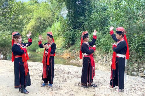 Giữ gìn bản sắc dân tộc Dao thanh y