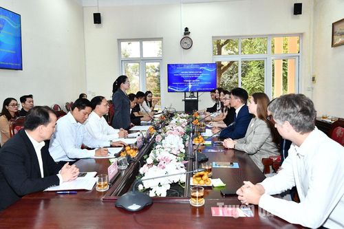 Đoàn công tác của Đại sứ quán Việt Nam tại Liên bang Nga giới thiệu về chương trình học bổng của Chính phủ Liên bang Nga tại Tuyên Quang
