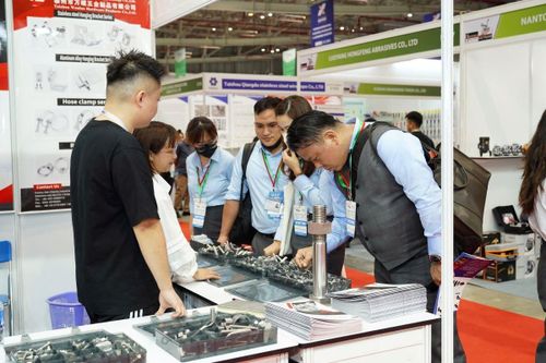 Triển lãm ngũ kim và dụng cụ cầm tay quy tụ gần 400 doanh nghiệp