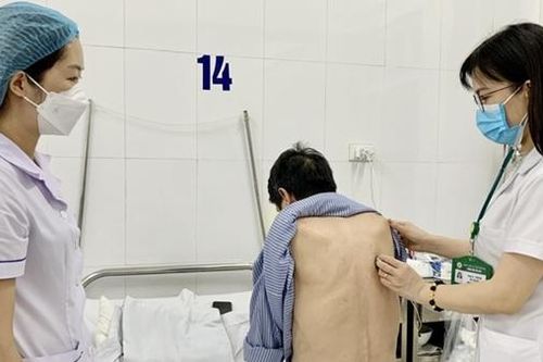 Thời tiết giao mùa, nhiều người 'sụt sịt'